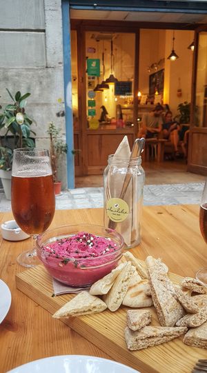 Beet hummus at Almalibre Acai Bar in Barcelona