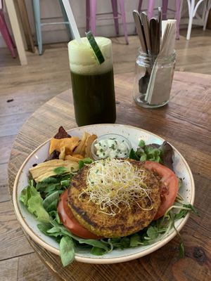 Hamburguesa de garbanzos  at Almalibre Acai Bar in Barcelona