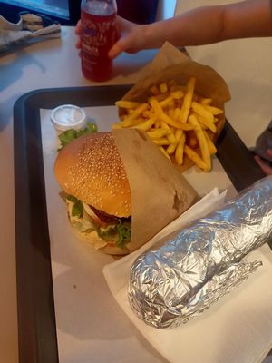 Vegan burger and vegan tortilla at Fari's in Ljubljana