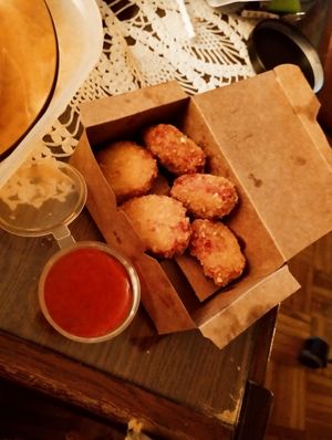 Vegan nuggets with sweet chilli sauce 👌 at Fari's in Ljubljana