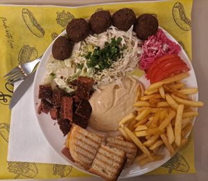 Vegan mixed plate at Fari's in Ljubljana