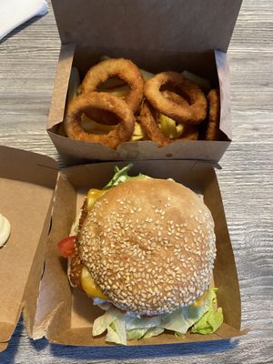 fari’s delivery via wolt: vegan cheeseburger and onion ring box at Fari's in Ljubljana