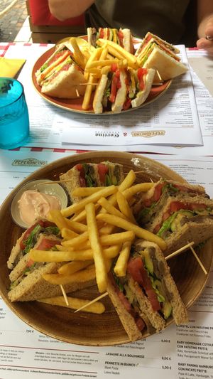 Toast vegano in primo piano, vegetariano in secondo piano at Cortina Pub in San Michele Al Tagliamento