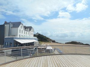 View of the restaurant at La Plage de Monsieur Hulot in Saint-nazaire