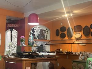 Ambiente dos buffets de pratos quentes e saladas (ao fundo)  at Ser-Afim Restaurante Natural in Maceio