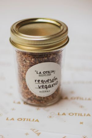 Requesón vegano de almendra

Vegan almond cottage cheese at La Otilia in Mexico City