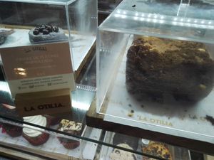 Panque de plátano marmoleado at La Otilia in Mexico City