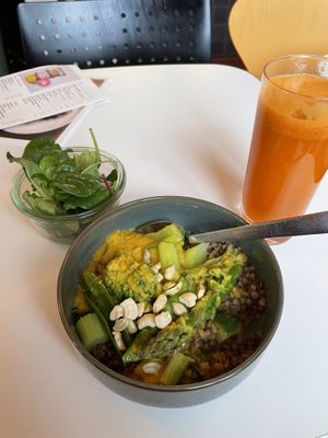 Yellow Bowl mit Z-Classic Saft at Haus Zauberflöte in Offenburg