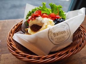 mini falafel at Ballon in Tokyo