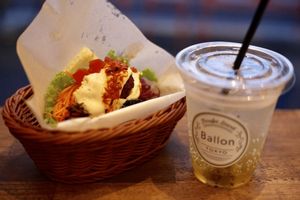 Best falafel sand and handmade fruit soda at Ballon in Tokyo
