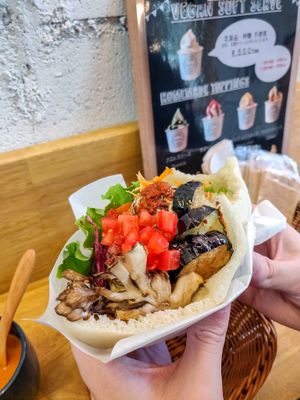 Falafel sandwich (regular) at Ballon in Tokyo