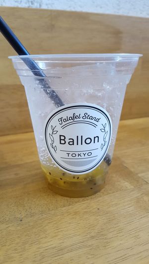 kiwi drink at Ballon in Tokyo