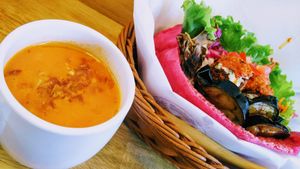 Oignon soup at Ballon in Tokyo