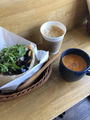 Lunch set  at Ballon in Tokyo