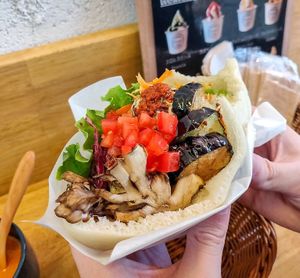 Regular falafel sandwich at Ballon in Tokyo
