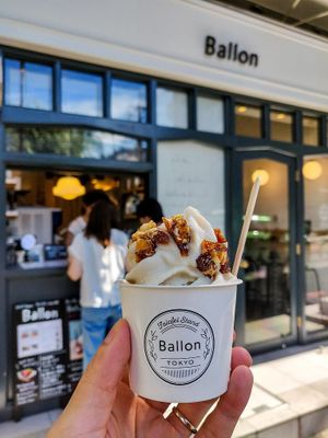 Vegan soft serve at Ballon in Tokyo