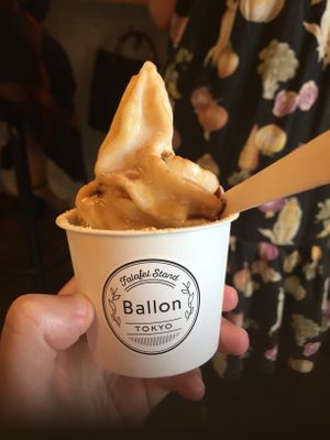 Ice cream with kuromitsu syrup  at Ballon in Tokyo
