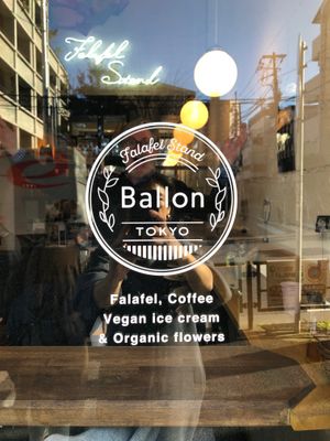 This trendy and cosy vegan cafe in Tokyo offers wholesome falafel sandwich. All the ingredients are homemade or carefully sourced with 7 different vegetables. Excellent! at Ballon in Tokyo