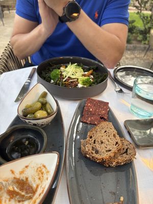 Kale starter and bread dips  at Cal Reiet's Table in Mallorca
