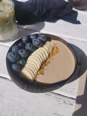 Peanut butter bowl at Nalu Bowls in Ericeira