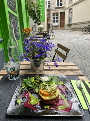 Steak de haricots rouges, fèves, salicornes, polenta  at Annadata in Saint-malo