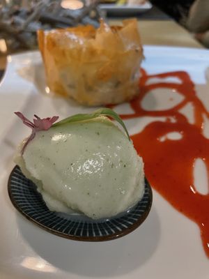 Ahhh la croustade et son sorbet verveine 😋😋😋  at Annadata in Saint-malo