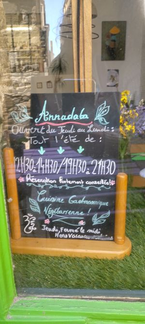 Opening hours as of April 2025 at Annadata in Saint-malo