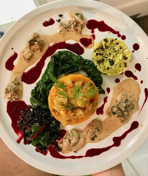 Burger au Nori, riz noir, sauce aux morilles at Annadata in Saint-malo