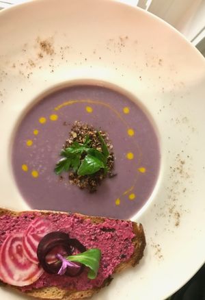 parm soup duo with veggie tarama, tétragone and granola at Annadata in Saint-malo