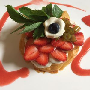 Croustillant à la fraise, crème de cajou, angélique confite at Annadata in Saint-malo