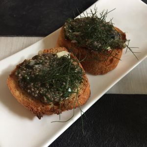 toasts de caviar de graines de chia at Annadata in Saint-malo