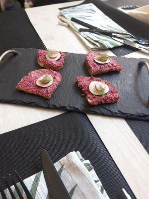 Les toasts apéro vegan at Annadata in Saint-malo