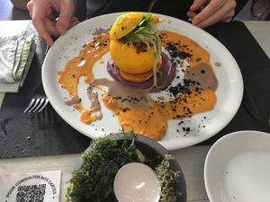 Courgette farcie d’une bolognaise végétale et tout plein de saveurs, épices et légumes  at Annadata in Saint-malo