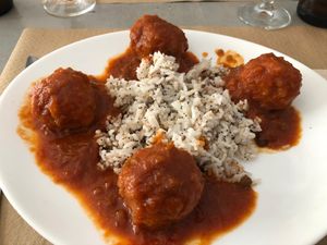 Arroz con albóndigas at Empatia Rincon Vegano in Madrid