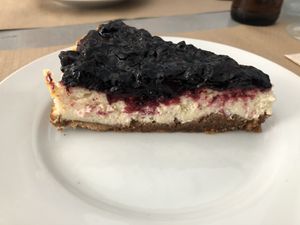 Cheesecake at Empatia Rincon Vegano in Madrid