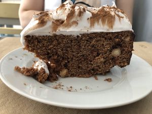 Tarta de chocolate at Empatia Rincon Vegano in Madrid