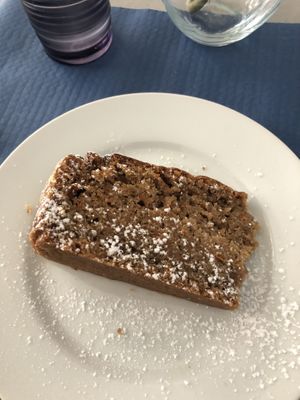 Pastel de zanahoria 🥕  at Empatia Rincon Vegano in Madrid