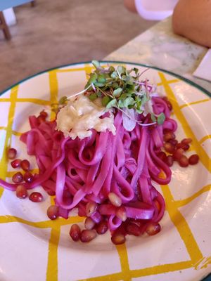 pasta de remolacha at Superchulo in Madrid