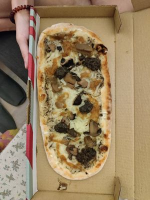 Truffle pizza at Superchulo in Madrid