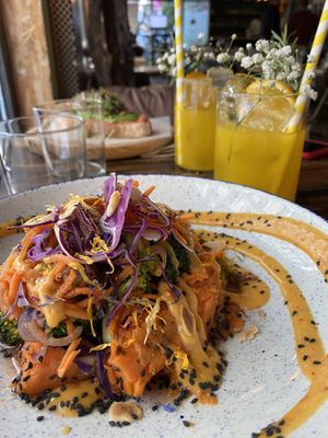 Levanda Sunrise bebidas y “Dear Boniato" at Superchulo in Madrid