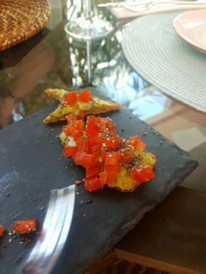 avokado tomato at Organic Caffe in Estoril