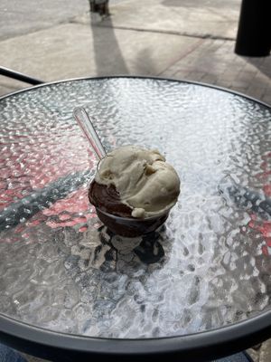 Vegan vanila and coffee are the best gelato at Glacier Aberdeen in Quebec