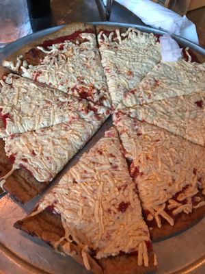 vegan cheese pizza on GF crust :D - this was so good I ate the whole thing!  at Mellow Mushroom in Winter Park