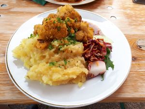 Panierter Blumenkohl mit Kartoffel-Selleriestampf vegan at Genusscelle in Celle