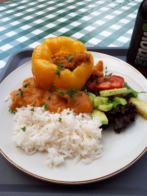 Gefüllte Paprika vegan at Genusscelle in Celle