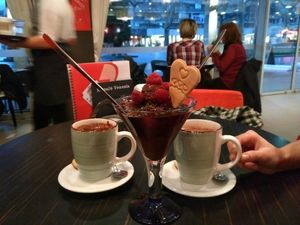 Rotkäppchenbecher- vegan at Eiscafe Venezia in Dresden