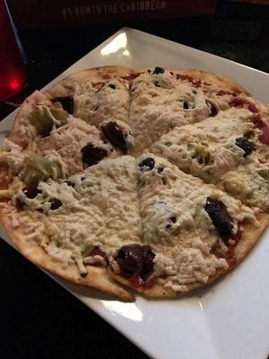 Vegan pizza at Twincade in Griffith