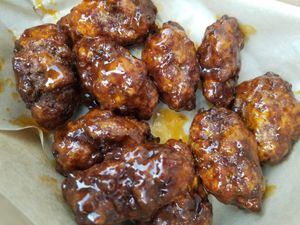 house-made vegan wings tossed in Sriracha lime sauce, served with vegan ranch dip at Twincade in Griffith