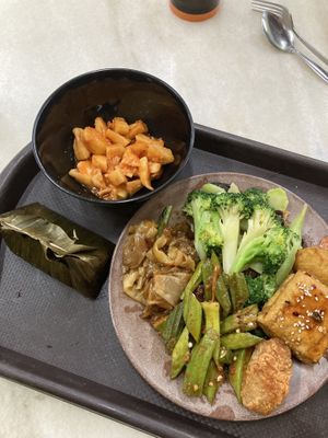 Buffet  at Evergreen Vegetarian House 长青素食之家 in Penang