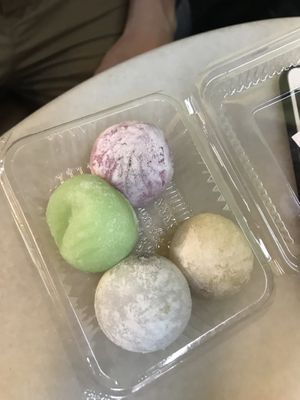 We finally found mochi in Malaysia 😍 at Evergreen Vegetarian House 长青素食之家 in Penang